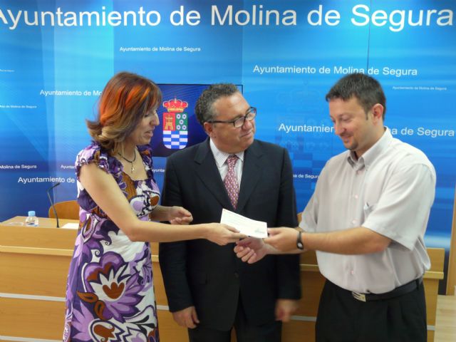 La Coral Polifónica Municipal Hims Mola de Molina de Segura entrega a Cruz Roja un cheque por importe de 2.240 euros - 1, Foto 1