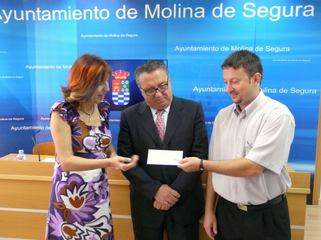 La Coral Polifónica Municipal Hims Mola de Molina de Segura entrega a Cruz Roja un cheque por importe de 2.240 euros - 2, Foto 2
