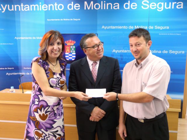 La Coral Polifónica Municipal Hims Mola de Molina de Segura entrega a Cruz Roja un cheque por importe de 2.240 euros - 3, Foto 3