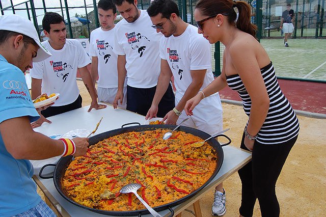 Más de 60 personas han participado en el I Torneo de Pádel que ha sido organizado por NNGG de Totana para recaudar fondos, Foto 3