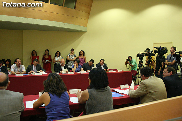 El alcalde de Totana y el consejero de Poltica Social suscriben un convenio por 114.847 euros - 6