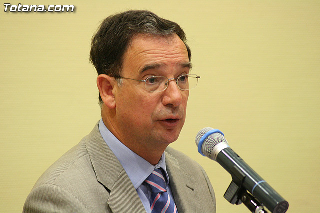 El alcalde de Totana y el consejero de Poltica Social suscriben un convenio por 114.847 euros - 8