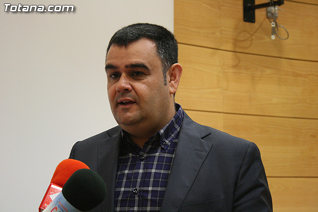 El alcalde de Totana y el consejero de Poltica Social suscriben un convenio por 114.847 euros - 15
