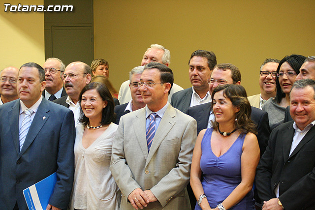 El alcalde de Totana y el consejero de Poltica Social suscriben un convenio por 114.847 euros - 17