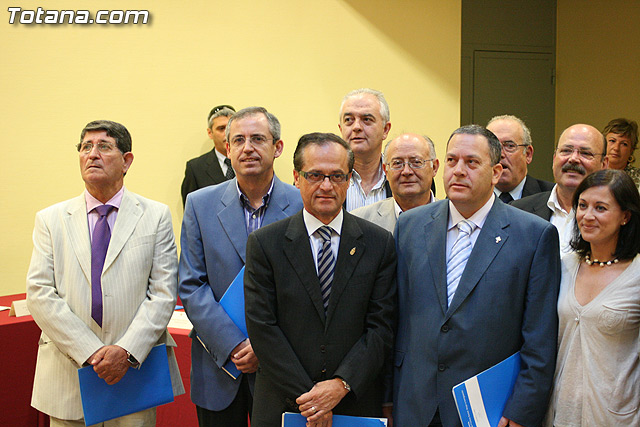 El alcalde de Totana y el consejero de Poltica Social suscriben un convenio por 114.847 euros - 19