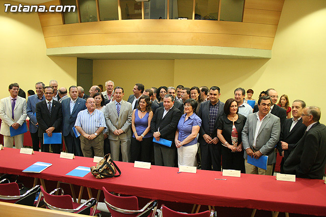 El alcalde de Totana y el consejero de Poltica Social suscriben un convenio por 114.847 euros - 24