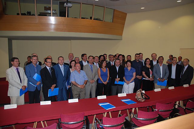 La Comunidad concede ms de 2,7 millones de euros a los ayuntamientos de la Regin para igualdad y atencin al maltrato, Foto 1