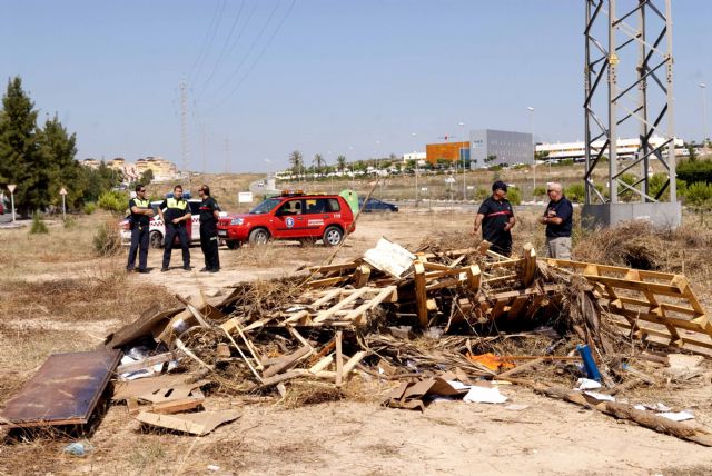 Los Bomberos inspeccionan 40 hogueras en el término municipal - 1, Foto 1