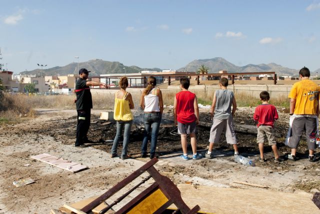 Los Bomberos inspeccionan 40 hogueras en el término municipal - 5, Foto 5