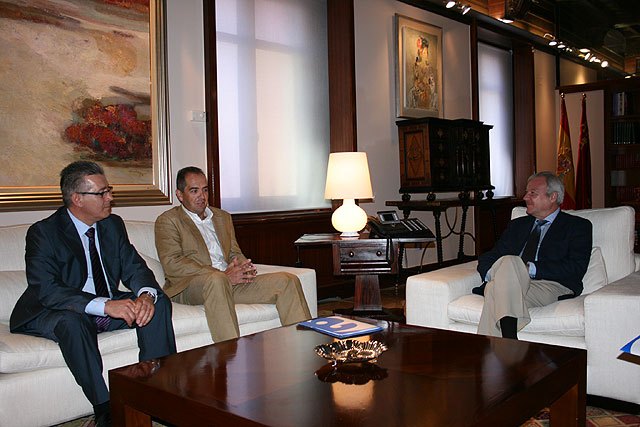El presidente de la Comunidad recibe al presidente de la Confederación de Empresarios de Puerto Lumbreras y a los miembros de la junta directiva - 1, Foto 1
