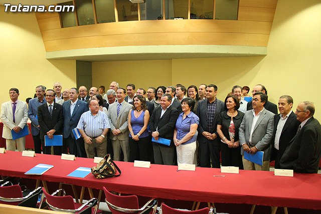 El alcalde de Totana y el consejero de Política Social suscriben un convenio por 114.847 euros, Foto 1