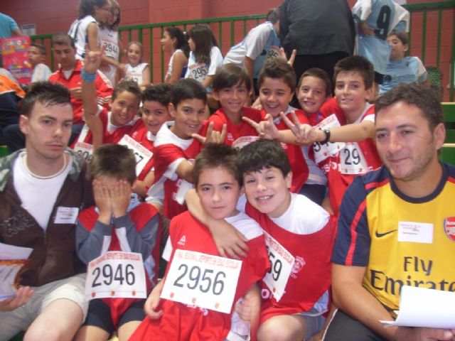 Un total de diez alumnos de los colegios La Milagrosa y Reina Sofía participan en la final regional benjamín de Jugando al atletismo, Foto 1