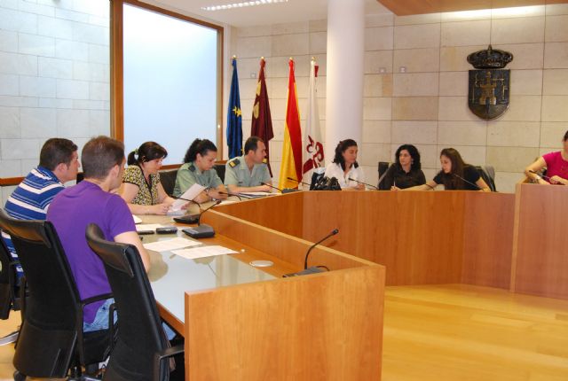 La Comisión de Seguimiento del Protocolo de actuación en los casos de Violencia de Género acuerda fomentar la difusión del CAVI, Foto 1