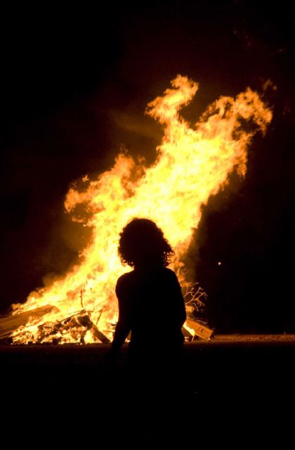 Noche de hogueras movida, pero sin incidentes de alcance - 1, Foto 1