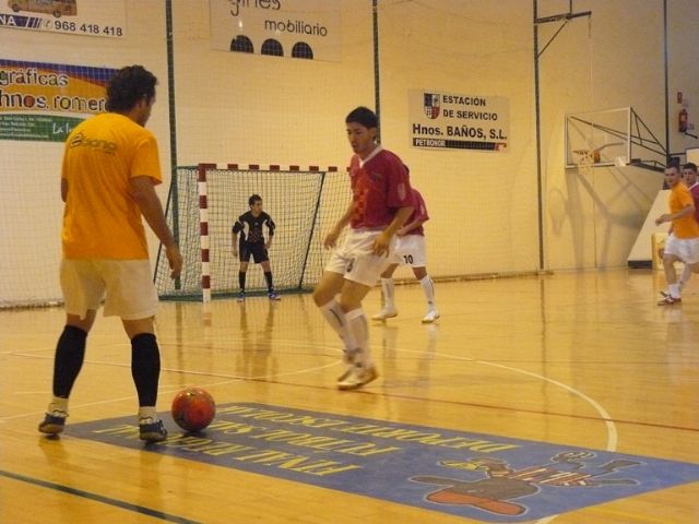 Esta tarde a las 20:00 horas se cierra el plazo de inscripción para los equipos que quieran participar en las 24 horas de fútbol sala, Foto 1