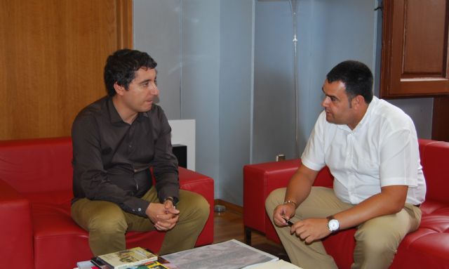 El alcalde y el consejero de Cultura trabajan en la puesta en marcha de la bienal del agua de arte moderno, Foto 1