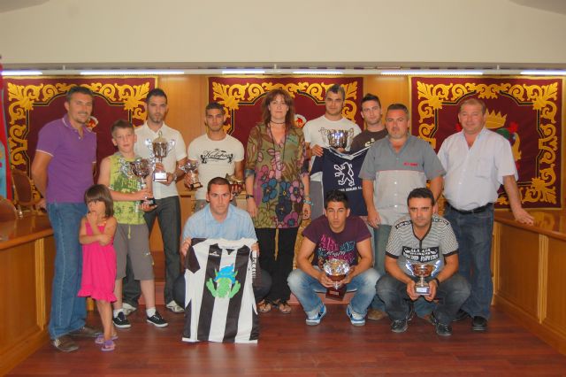 Alguazas entrega los trofeos a los ganadores de las ligas de aficionados de fútbol y tenis - 1, Foto 1
