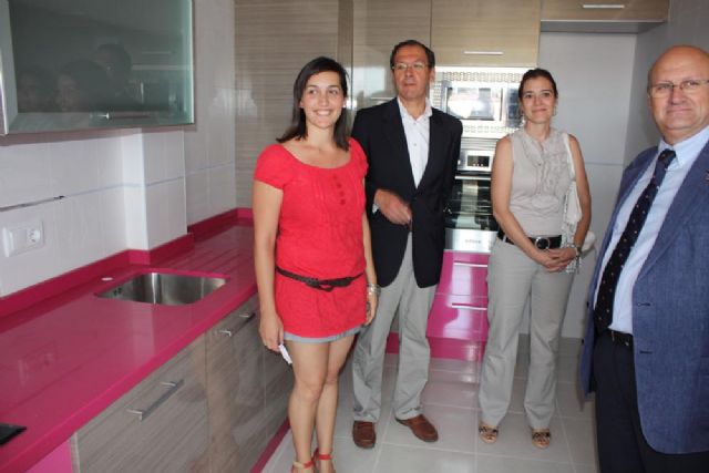 El Alcalde entrega las llaves de 10 viviendas a sus nuevos propietarios en el Barrio del Progreso - 1, Foto 1