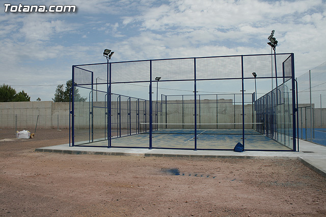 Los vecinos de El Paretn-Cantareros disfrutarn en breve de dos pistas deportivas, una de tenis y otra de pdel - 3