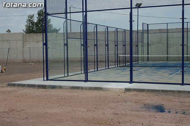 Los vecinos de El Paretn-Cantareros disfrutarn en breve de dos pistas deportivas, una de tenis y otra de pdel - 4