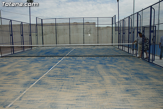 Los vecinos de El Paretn-Cantareros disfrutarn en breve de dos pistas deportivas, una de tenis y otra de pdel - 10