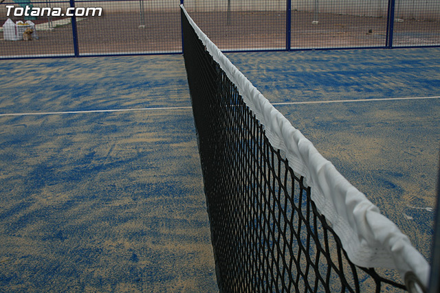 Los vecinos de El Paretn-Cantareros disfrutarn en breve de dos pistas deportivas, una de tenis y otra de pdel - 12