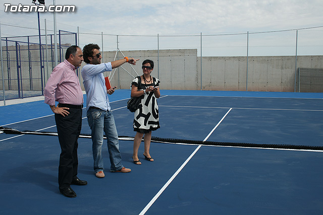 Los vecinos de El Paretn-Cantareros disfrutarn en breve de dos pistas deportivas, una de tenis y otra de pdel - 13