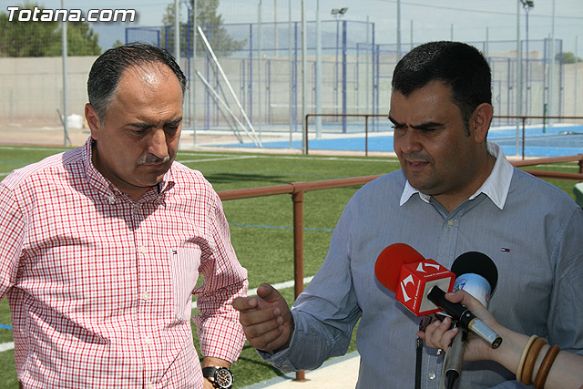 Los vecinos de El Paretn-Cantareros disfrutarn en breve de dos pistas deportivas, una de tenis y otra de pdel - 24