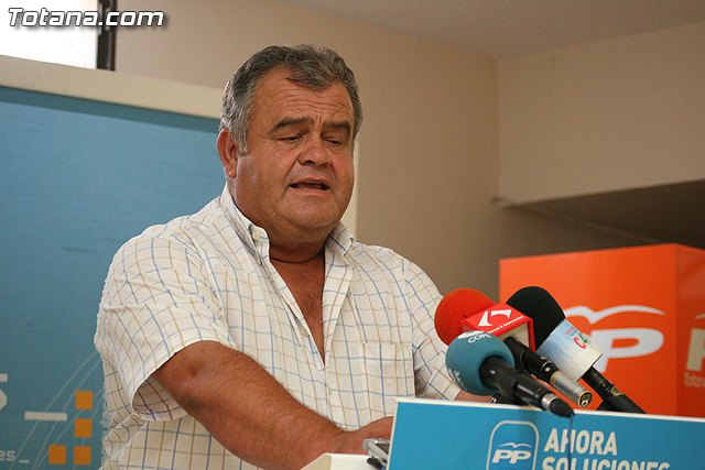 Juan Pagán anunció en rueda de prensa la retirada de su candidatura al congreso del PP de Totana, Foto 1