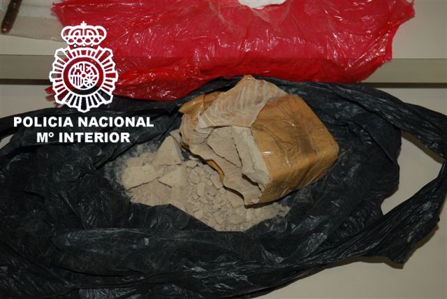 Desmantelado un piso de seguridad destinado al almacenamiento de droga y armas en Murcia - 1, Foto 1