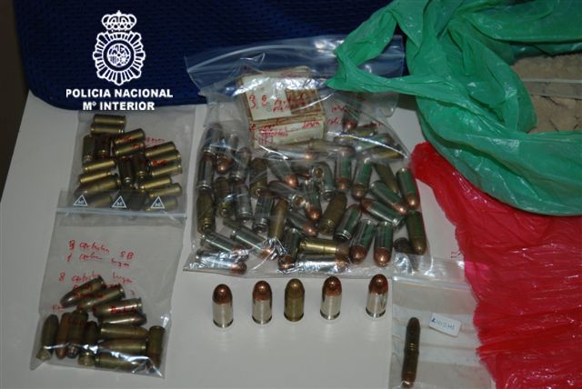 Desmantelado un piso de seguridad destinado al almacenamiento de droga y armas en Murcia - 2, Foto 2