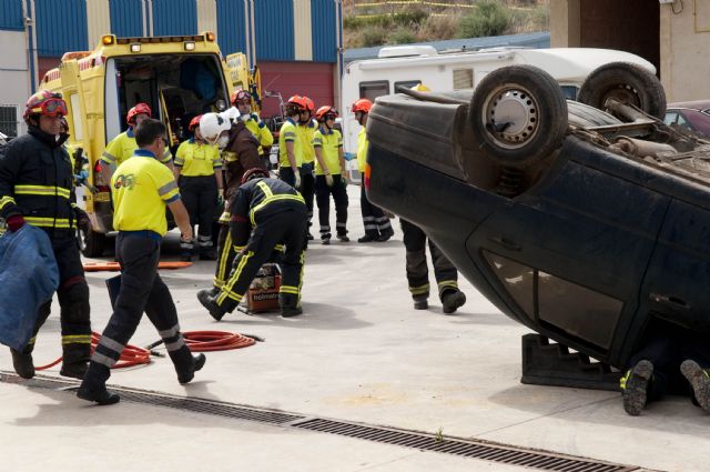 Bomberos y 061 se unen para actualizar sus conocimientos en accidentes de tráfico - 1, Foto 1