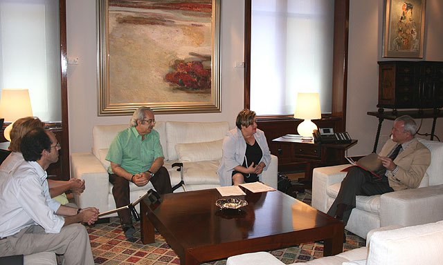 El presidente de la Comunidad recibe a los representantes de Famdif-Cocemfe - 2, Foto 2