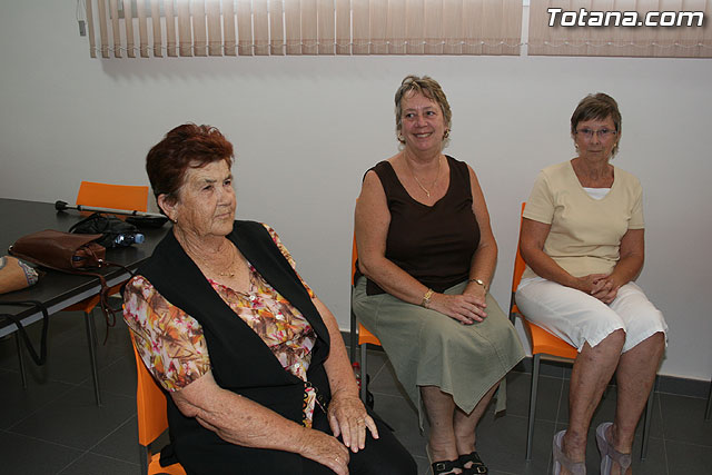 Los usuarios del Centro de Personas Mayores de El Paretn-Cantareros reciben los diplomas del curso de gimnasia para la salud - 5