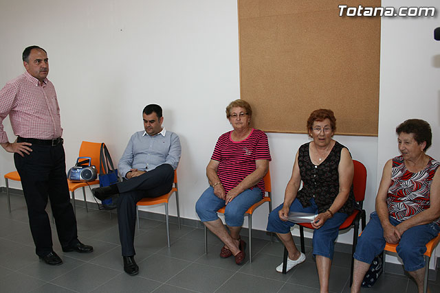 Los usuarios del Centro de Personas Mayores de El Paretn-Cantareros reciben los diplomas del curso de gimnasia para la salud - 6