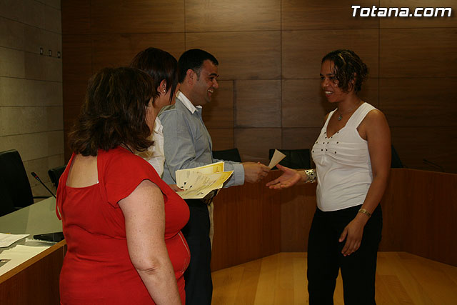 Ms de 70 mujeres reciben sus diplomas por particpar en los cursos y talleres formativos - 31