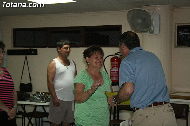 Los usuarios del centro de personas de Totana que han participado en el programa de gimnasia para la salud reciben sus diplomas - 15
