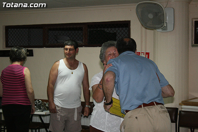 Los usuarios del centro de personas de Totana que han participado en el programa de gimnasia para la salud reciben sus diplomas - 16