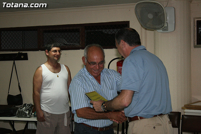 Los usuarios del centro de personas de Totana que han participado en el programa de gimnasia para la salud reciben sus diplomas - 19