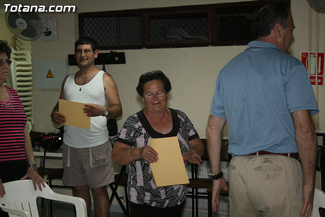 Los usuarios del centro de personas de Totana que han participado en el programa de gimnasia para la salud reciben sus diplomas - 25