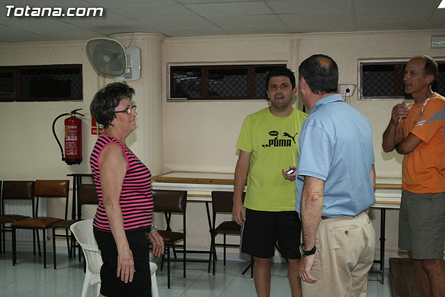 Los usuarios del centro de personas de Totana que han participado en el programa de gimnasia para la salud reciben sus diplomas - 30