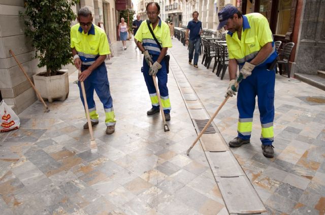 Retiran de calle Mayor y Puerta de Murcia doce kilos de chicles en cuatro días - 3, Foto 3
