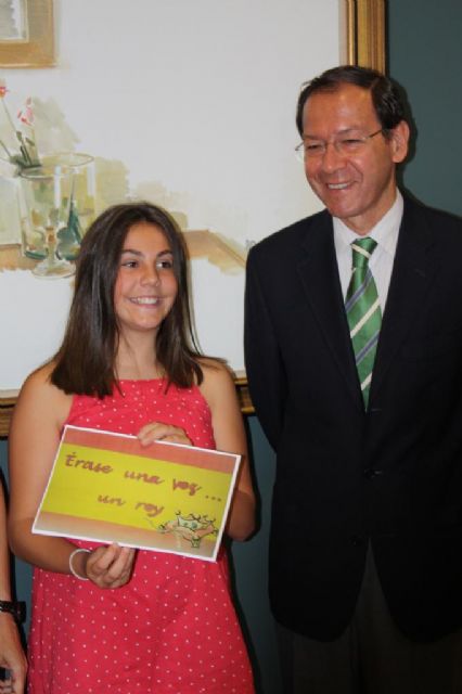 Cámara recibe a la finalista murciana del Concurso Nacional ¿Qué es un Rey para ti? - 1, Foto 1