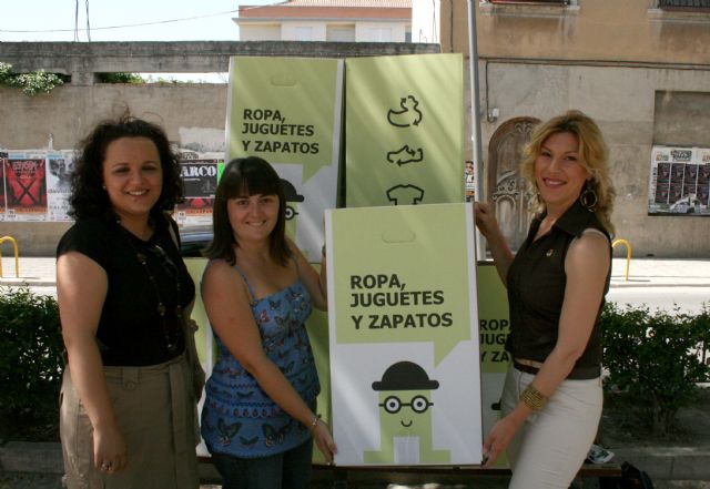 Comercios caravaqueños colaboran en el reciclado de ropa y juguetes - 1, Foto 1