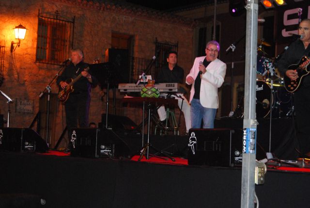 El programa de fiestas de Santiago arrancó con el concierto Aquellos maravillosos años, Foto 2