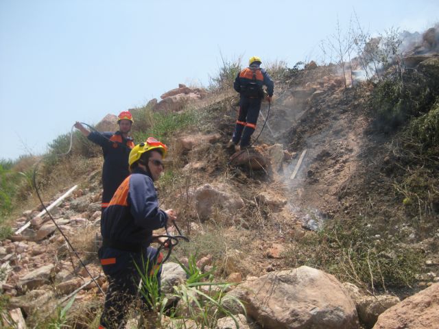 Los servicios de emergencias de Totana sofocan en 72 horas tres incendios de matorral bajo ocurridos en la zona de San José, Foto 1