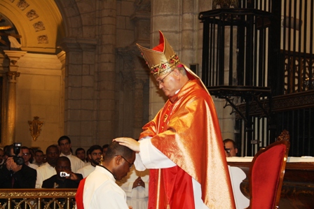 Mons. Lorca Planes ordena a tres sacerdotes en la Catedral de Murcia - 6
