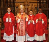 Mons. Lorca Planes ordena a tres sacerdotes en la Catedral de Murcia