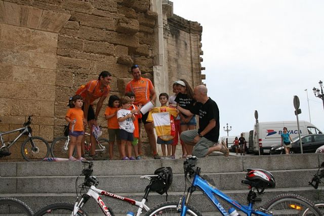 Alejandro Valverde apoya a la 1a Marcha Solidaria contra la Leucemia - 1, Foto 1