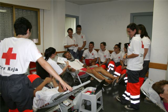 La solidaridad de los aguile&ntilde;os desborda todas las previsiones del Equipo Móvil de Hemodonación desplazado a la Casa del Mar de Águilas - 1, Foto 1